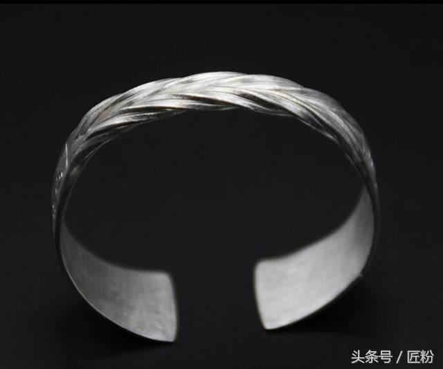 小孩戴银手镯有什么好处和坏处,银手镯对身体有什么好处和坏处