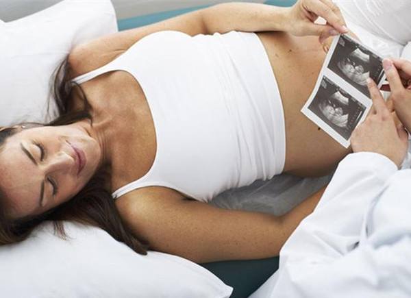 怀孕前三个月到底有多难受,怀孕近三个月肚子疼是怎么回事