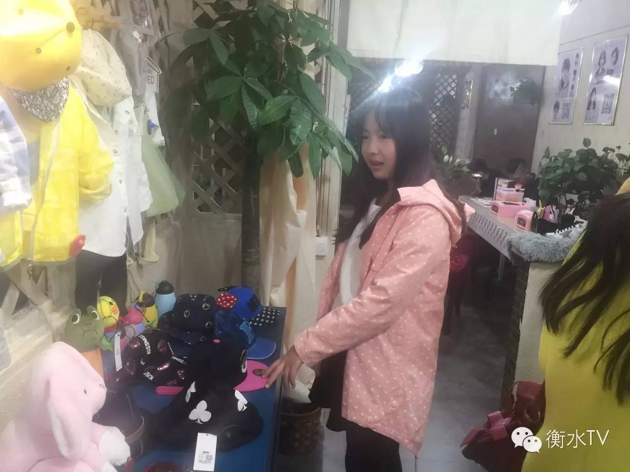 衡水10岁顾客酷似Angelababy，3·15惊现一韩国童装店，店长惊呼不要太像打折送衣～