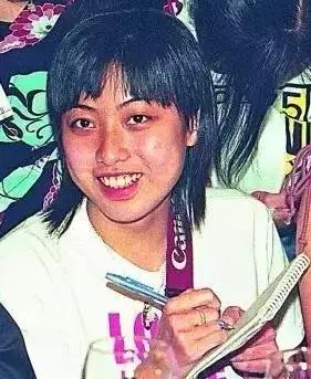 她比邓文迪更甄嬛，嫁大29岁重病富商，从狗仔逆袭为香港女首富