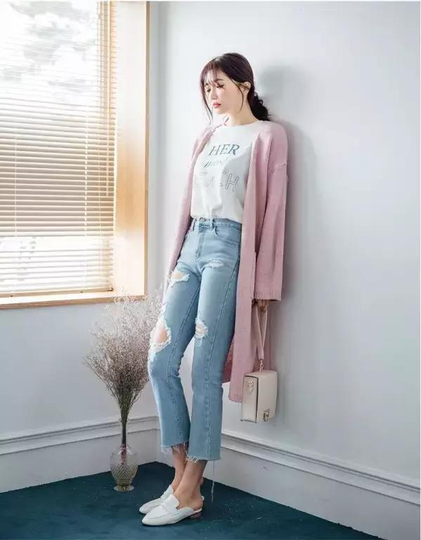 毛衣开衫怎么搭配衣服好看,暗红色开衫和浅蓝色开衫哪个好看