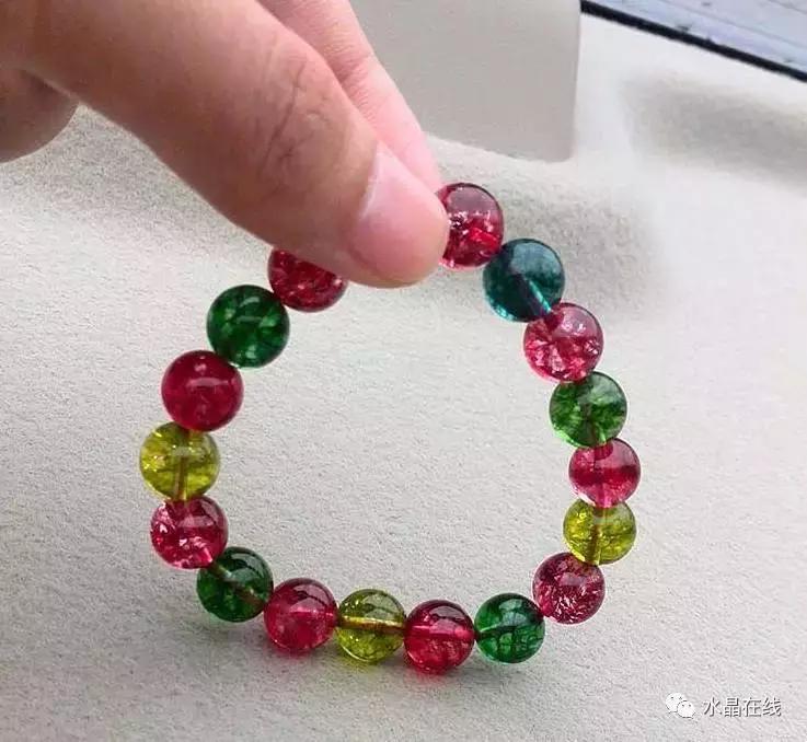 该怎么鉴别真水晶和假水晶,如何辨别真的水晶和假的水晶