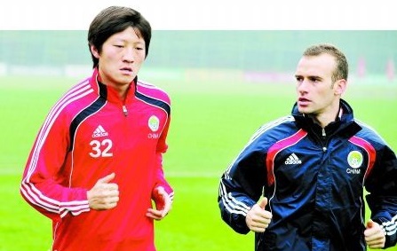 现任亚洲第一后卫,历任国足后卫