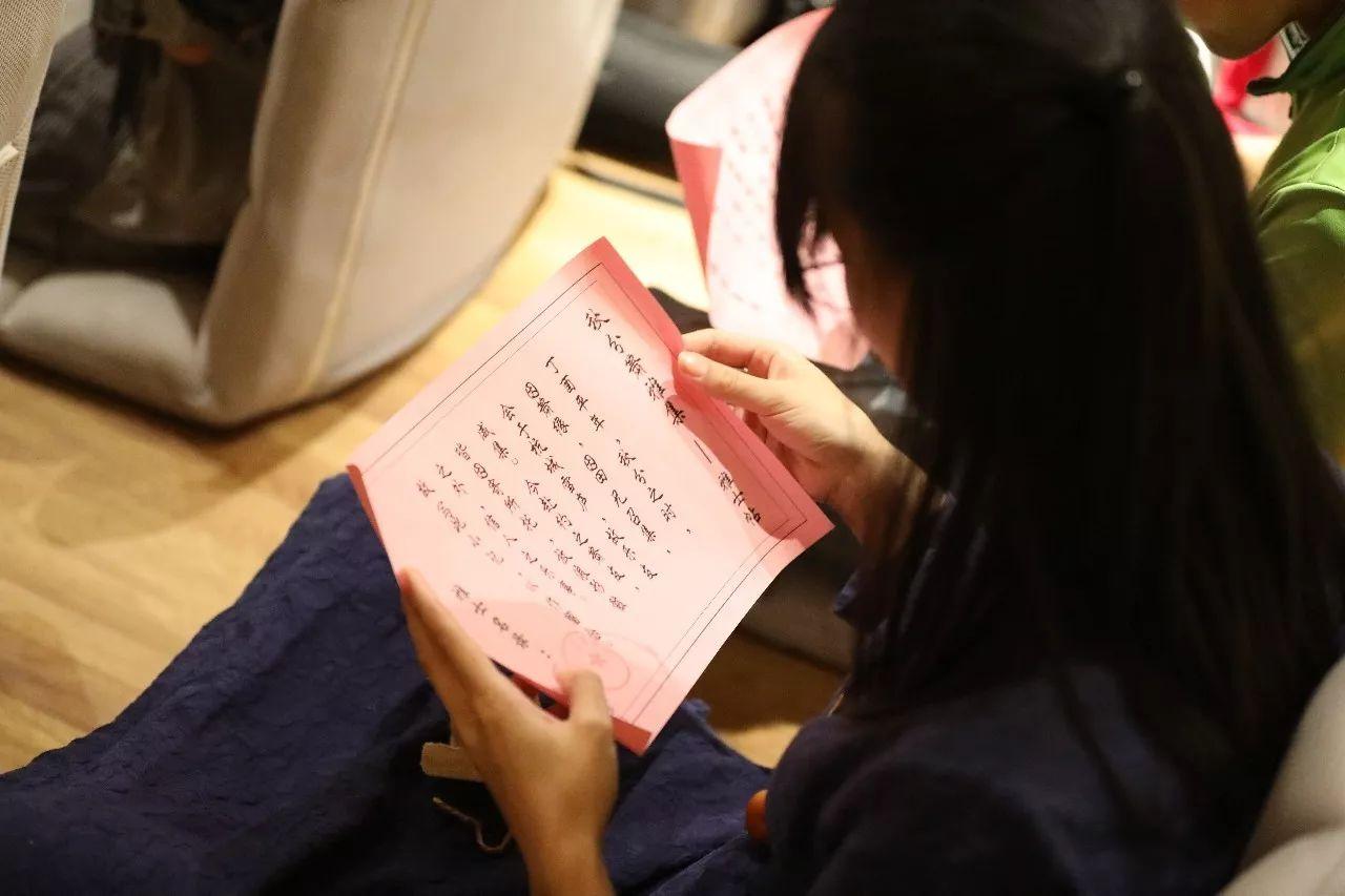 金风送爽同邀月下联,金风送爽迎中秋