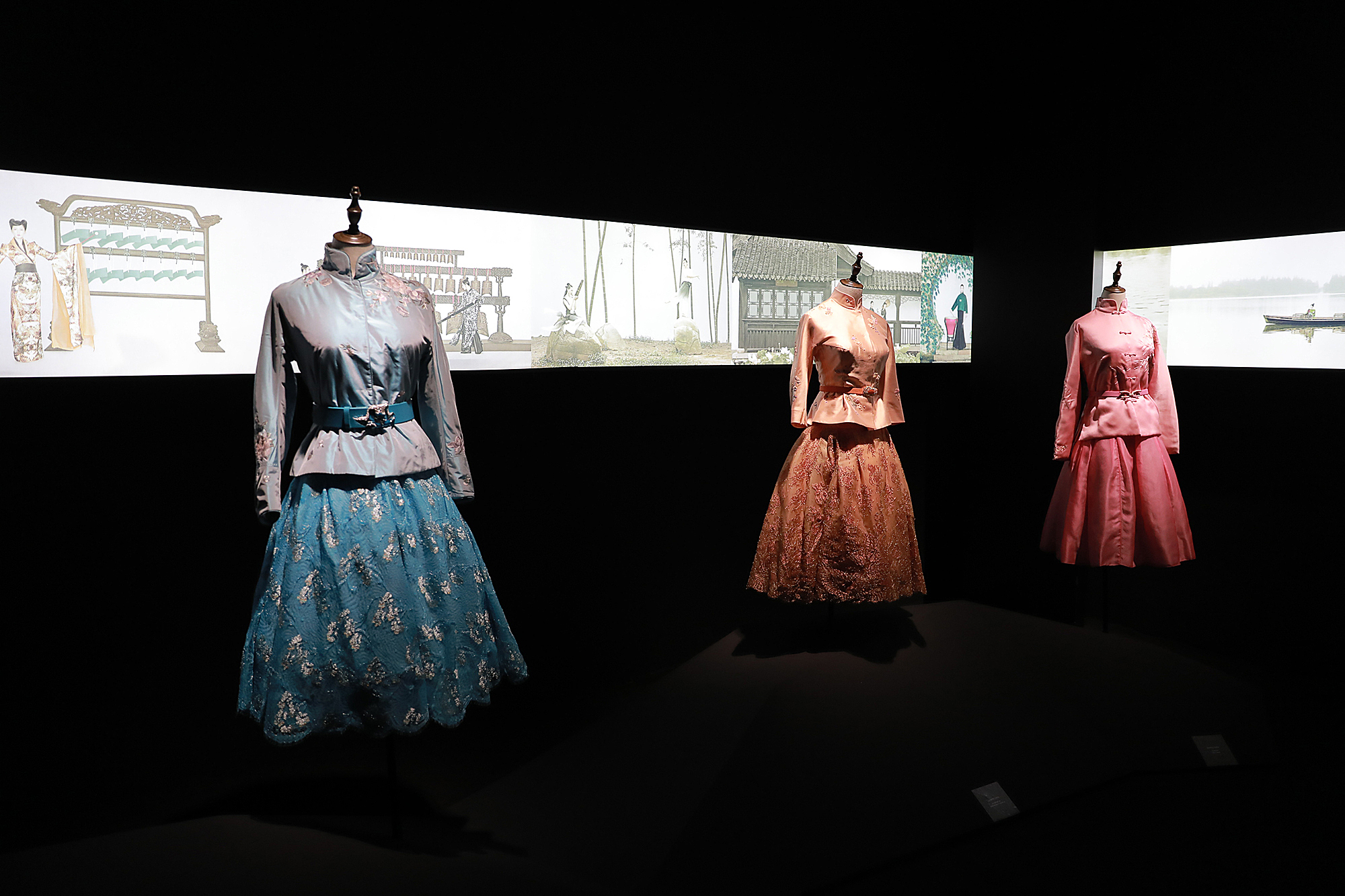 6个艺术主题回顾时尚界的150年：他们高喊“要*爱做**，不要战争”