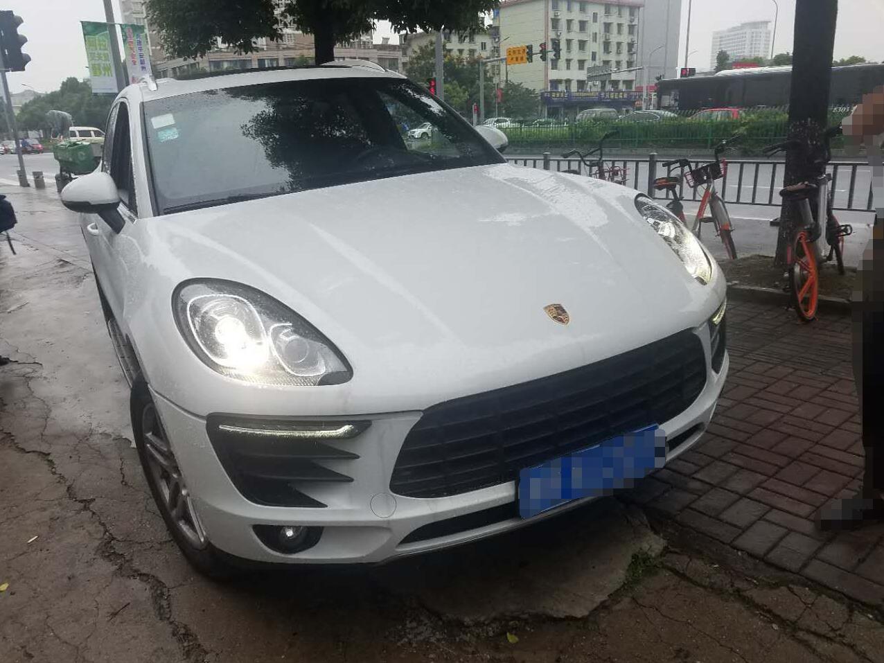 宁波保时捷翻车,宁波保时捷卡宴全损