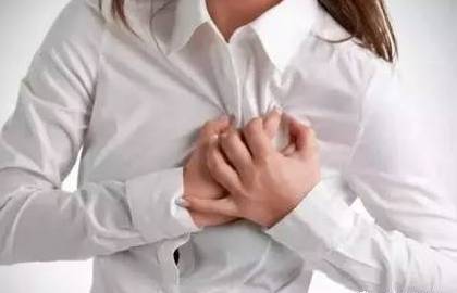 左侧A*杯罩**,右侧却疯长到D*杯罩**,12岁武汉女孩很苦恼!