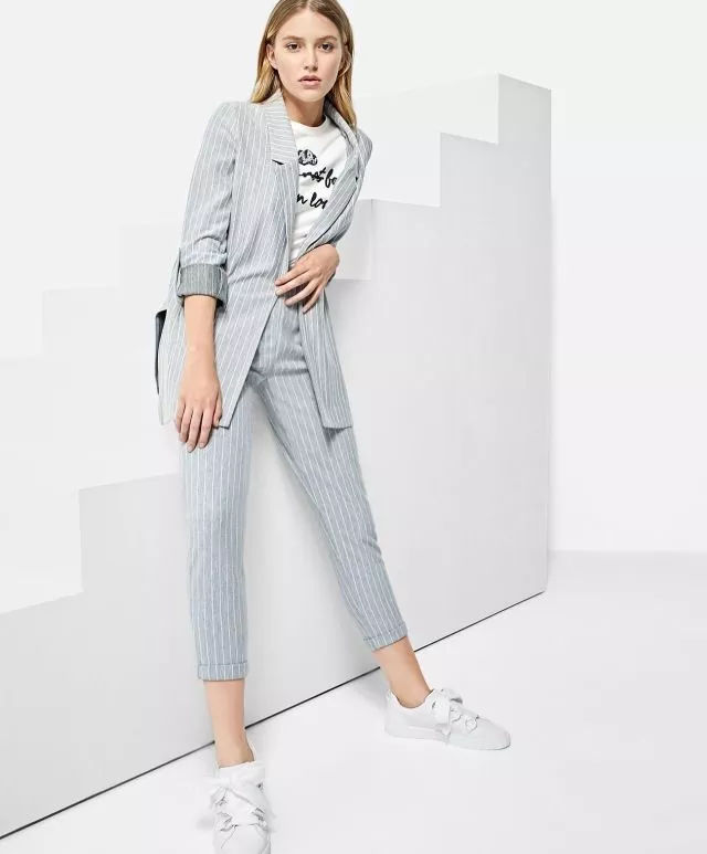 人人都爱穿什么鞋,人人都有小白鞋到底怎么穿才好看