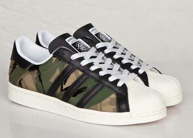 一双蓝色的篮球鞋adidas,adidas最顶尖系列篮球鞋