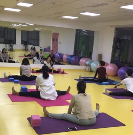 辣妈做孕妇瑜伽致早产,孕妇瑜伽孕妈妈私教日常