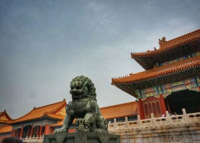 《景区包场指南》：如何在人肉堆里拍出“空无一人”的照片？