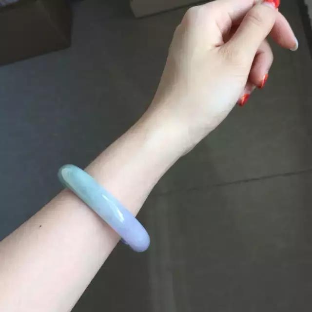 春彩翡翠原石作品,春彩叶子翡翠