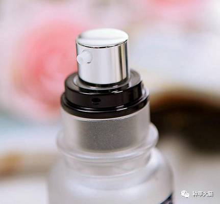 泛红适合用的补水保湿精华,平价美白保湿精华