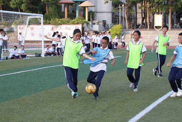 厦门学校的校风比较好,厦门足球特色学校莲龙小学