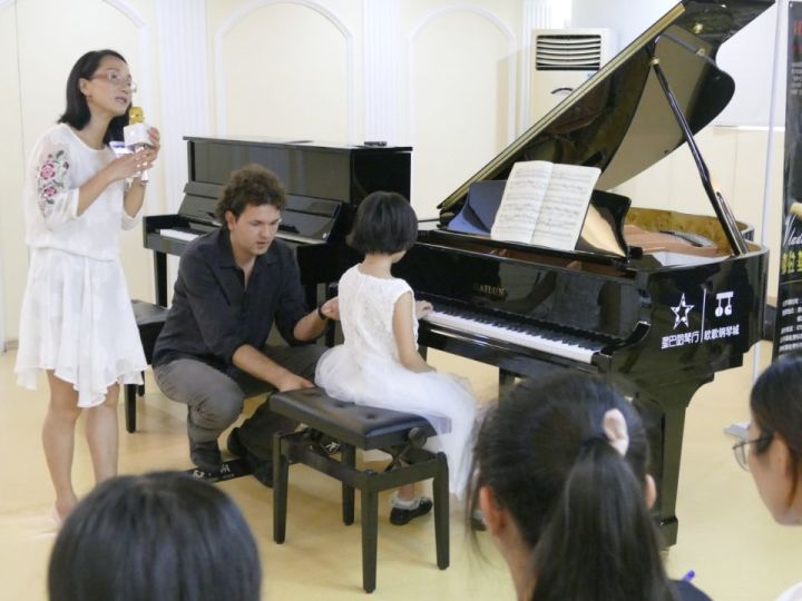 海伦维也纳演奏,海伦钢琴维也纳