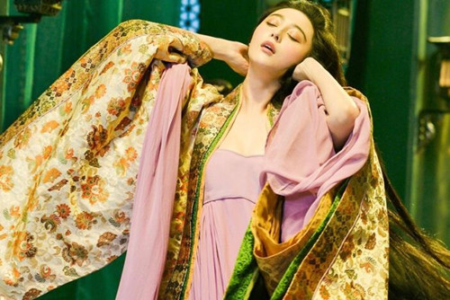 杨贵妃为何如此受唐玄宗宠爱,杨贵妃为什么能受唐玄宗独宠