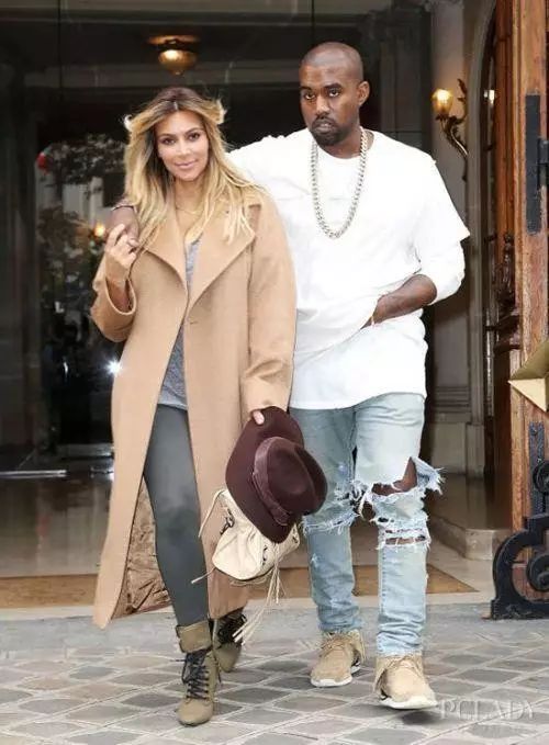 你盲目的对各大潮牌如数家珍，却不知在别人眼里你只是FUCCBOI