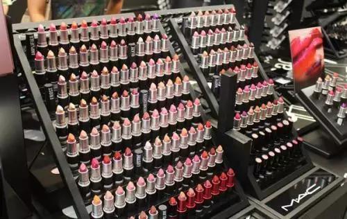 在欧洲买lv可以退税多少,lv在欧洲机场买便宜还是退税便宜