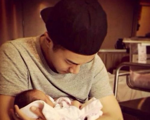 吴佩慈为大儿子庆生,吴佩慈纪晓波为儿子庆生