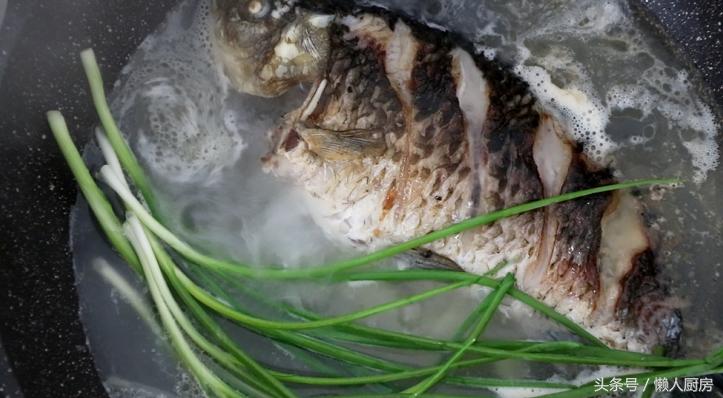 鲫鱼汤做得不好吃怎么补救,鲫鱼汤煎不白了怎么办