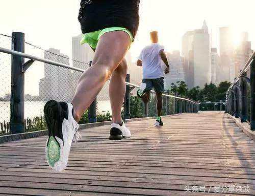 长时间不跑步突然跑步大腿酸疼,跑步过后大腿肌肉酸痛怎么缓解