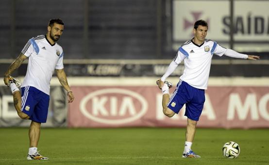 梅西赛前热身可爱版,梅西大巴黎赛前热身