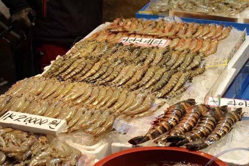 这里可能是唯一能够满足你吃到巨无霸海鲜和偶遇Runningman的地方了！