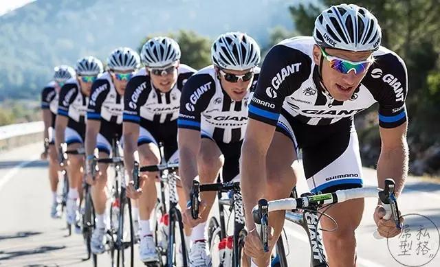 爱骑单车的男生,男生骑单车姿势超帅