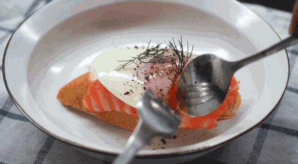 一刀切下去，鸡蛋流黄的感觉，好像中了500万！