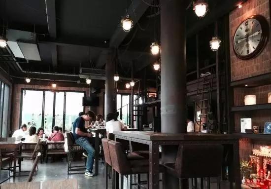 揭秘：真实的泰国人妖，昙花一现的美丽