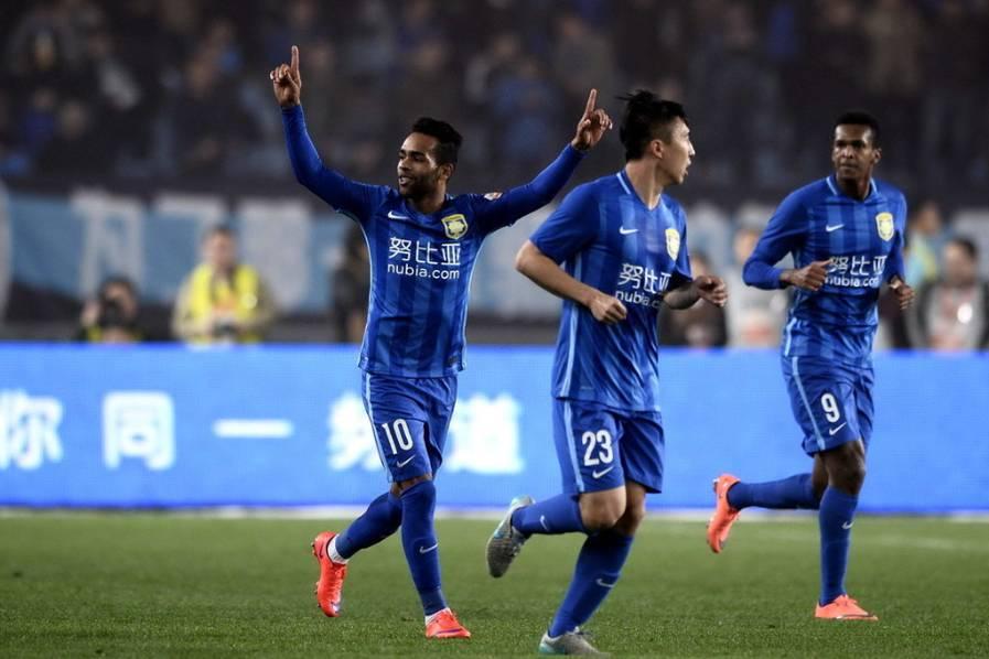 不泡吧也能和兄弟侃足球！史上最全手机观赛指南