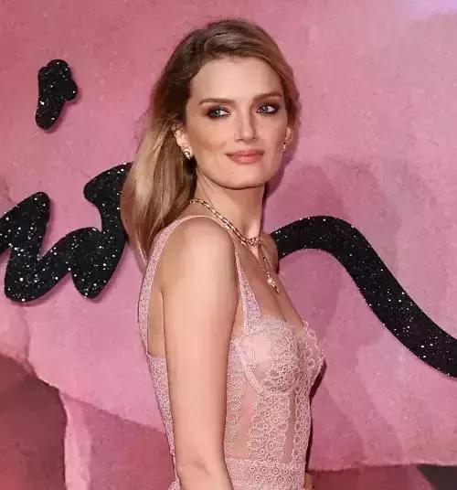 阿玛尼什么颜色口红最好用显白,李佳琦推荐适合秋冬的显白口红