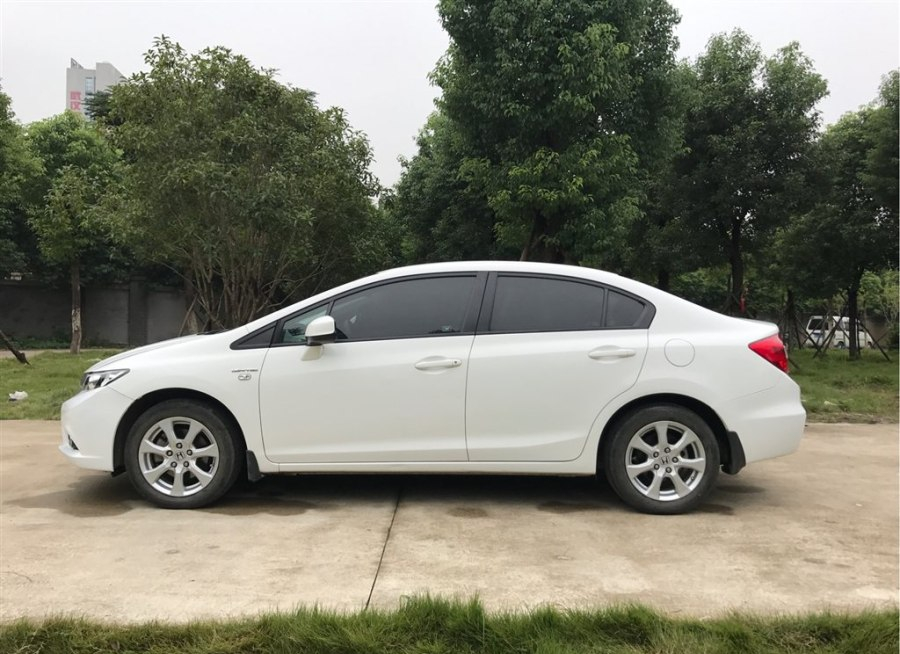 落地价15万买本田思域三厢哪款车,本田思域14.19万落地多少钱