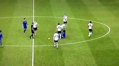 足球赛场内马尔被激怒合集,内马尔被踢9次搞笑