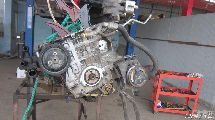 宝马320li发动机烧机油怎么修,宝马320i发动机抖动冒蓝烟