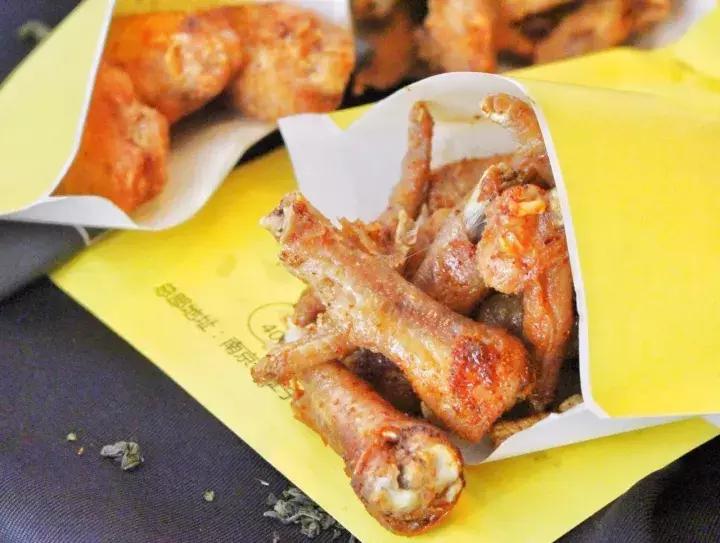 这家“鸡店”让小姑娘都梦魂萦绕,大放豪言要做南宁“爪爪”NO.1