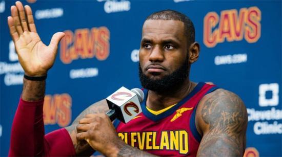 死神杜兰特vs詹皇圣诞大战,詹皇三分秒杀勇士