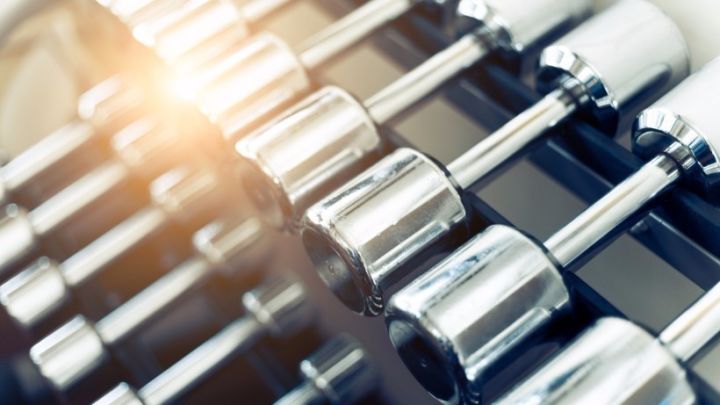 男士哑铃在家锻炼视频,在家哑铃锻炼腿部方法