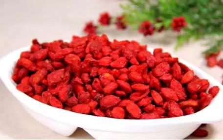 汤里加两枣,汤里加浓汤宝