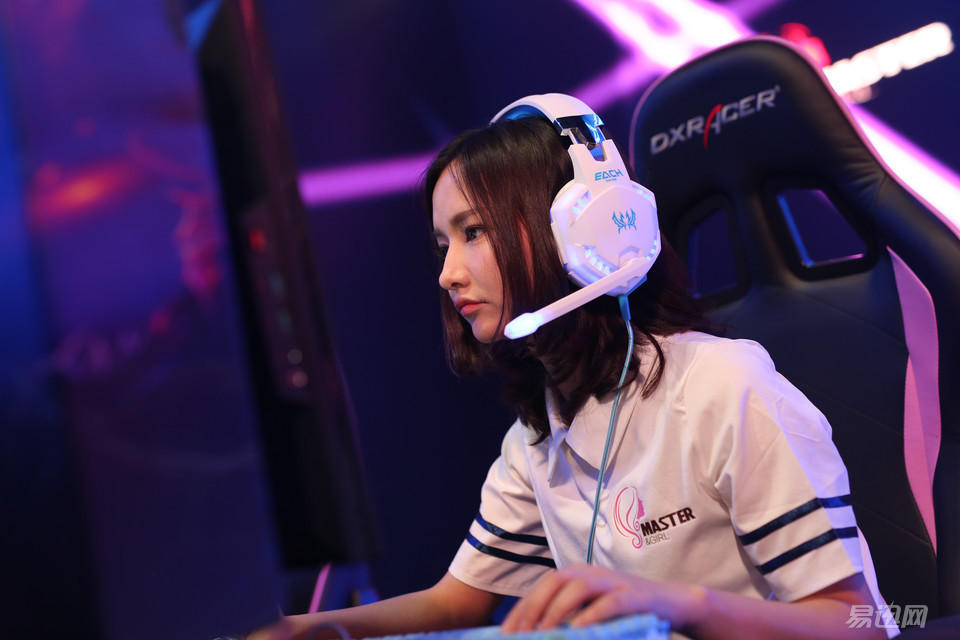 直播平台距离快播还有多远？从这些年脱过的女主播说起