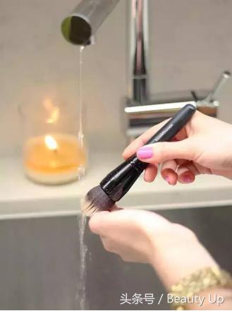 粉扑一直不清洗会脏,粉扑脏了一直不洗