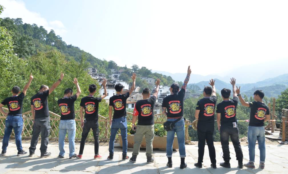 「国庆第7天」婺源又一大事发生，500铁骑进村赏秋