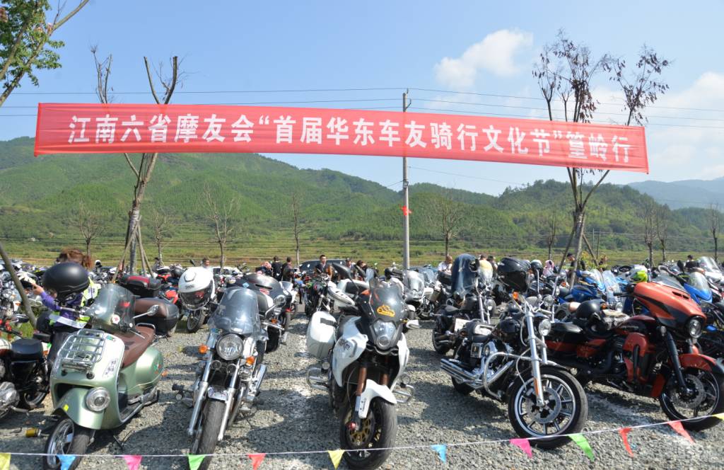 「国庆第7天」婺源又一大事发生，500铁骑进村赏秋