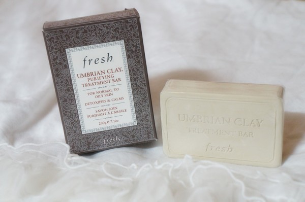 洗面奶和洁面皂哪个清洁力度强,洁面皂和洗面奶哪个更干净