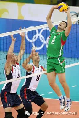 排球传球慢动作视频,排球向上传球怎么颠