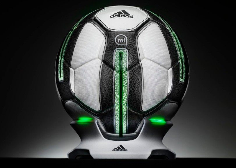 最新的实用绿茵足球技巧,绿茵赛场怎么踢球