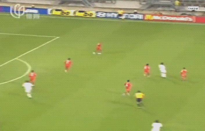 曾经与梅西抢首发的中国球员,比肩梅西的天才