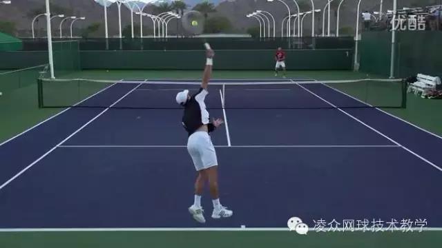 网球发球不流畅纠正办法,网球发球的纠正方法