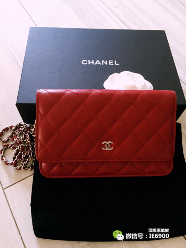 年入百万美女主播欧洲疯狂购买大牌包包，看完觉得她有钱好任性!