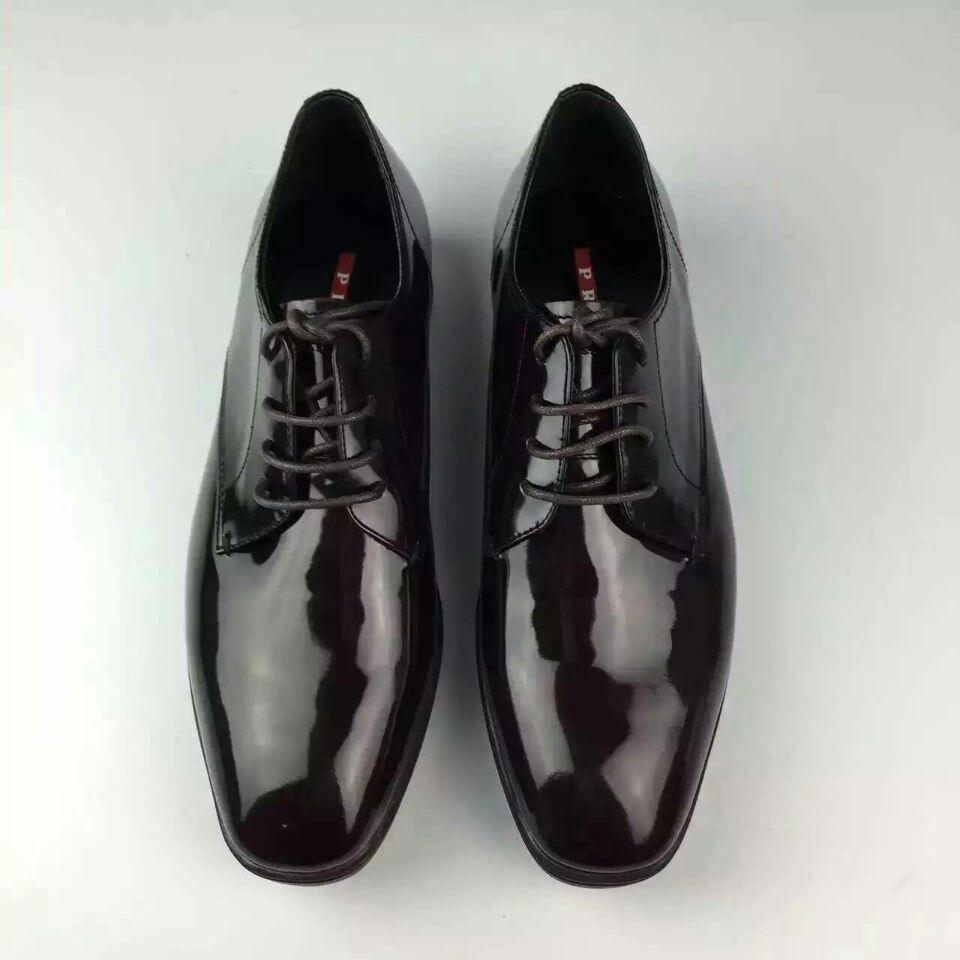 prada衣服新款主推系列 (prada中古款跟专柜款白标一样吗)